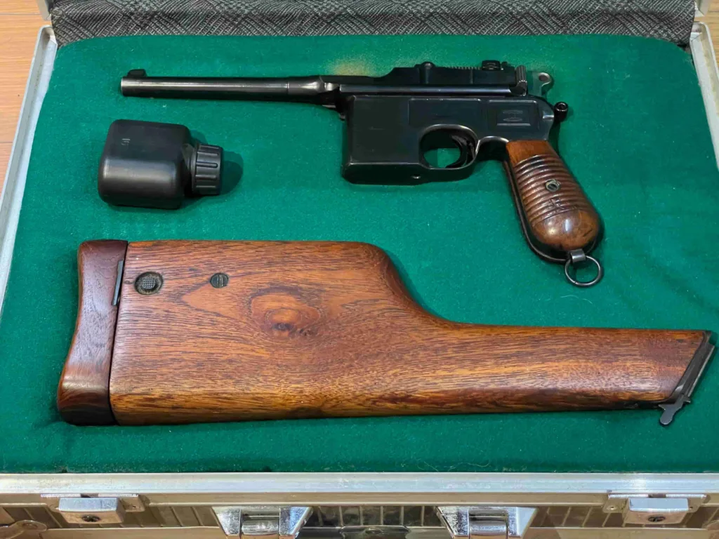 C96 Mauser in valigetta